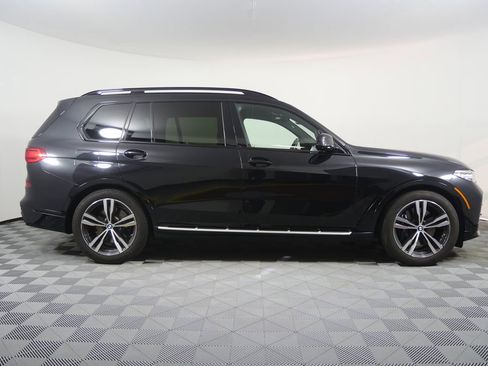 Used 2022 BMW X7 xDrive40i w/ M Sport Package AWD/4WD image 2