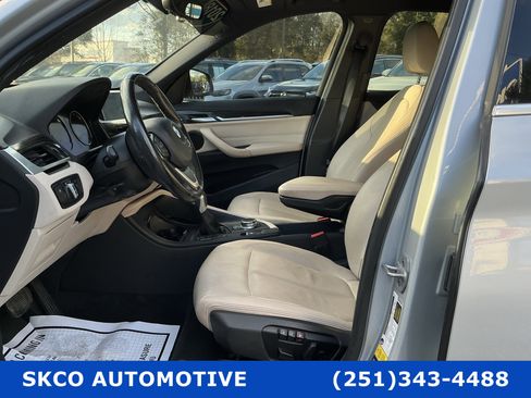 Used 2018 BMW X1 xDrive28i w/ Premium Package image 11