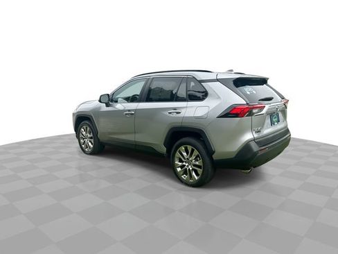 Used 2021 Toyota RAV4 XLE Premium FWD image 7