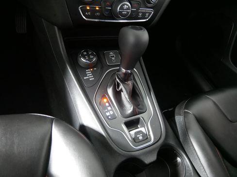 Used 2021 Jeep Cherokee Trailhawk w/ Technology Group AWD/4WD image 24