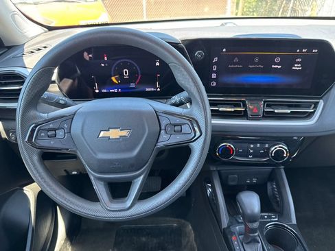 Used 2025 Chevrolet TrailBlazer LT AWD/4WD image 14