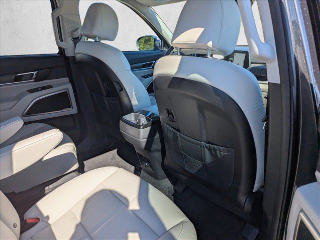 Used 2024 Kia Telluride EX w/ EX Captain's Chair Package AWD/4WD image 28