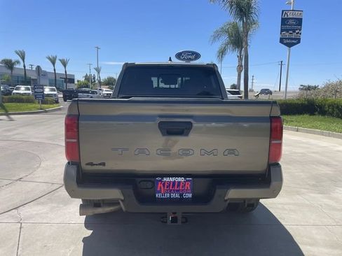 Used 2025 Toyota Tacoma TRD Sport w/ TRD Sport Premium Package AWD/4WD image 7