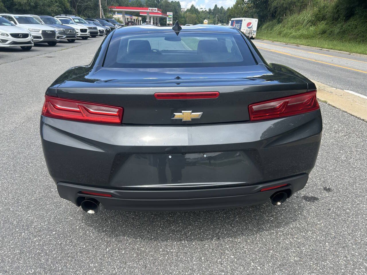 Used 2017 Chevrolet Camaro LT RWD image 6