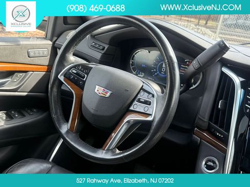 Used 2020 Cadillac Escalade ESV Luxury image 11