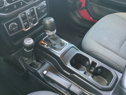 Used 2024 Jeep Wrangler Unlimited Sport AWD/4WD image 29
