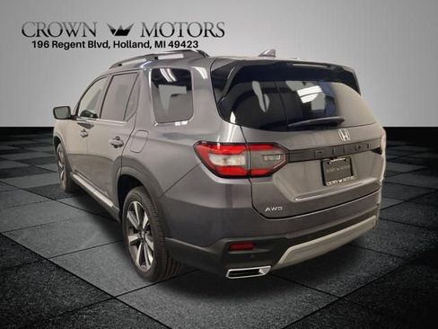 Certified 2025 Honda Pilot Touring image 4