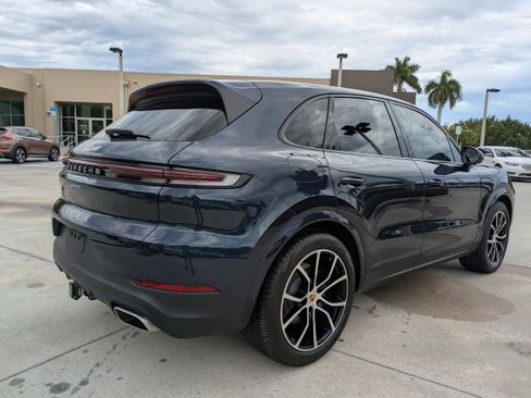 Used 2024 Porsche Cayenne AWD/4WD image 2