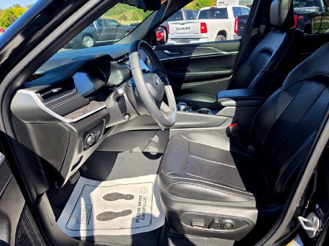 Used 2024 Jeep Grand Cherokee Limited w/ Luxury Tech Group II AWD/4WD image 15