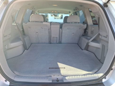 Used 2011 Toyota Highlander 2WD image 34