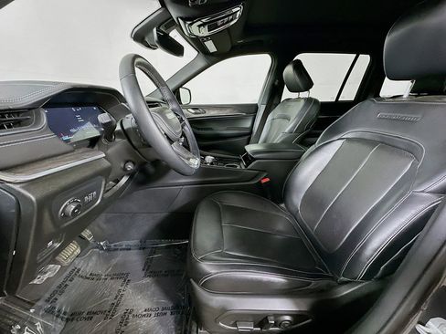 Used 2022 Jeep Grand Cherokee Overland image 13