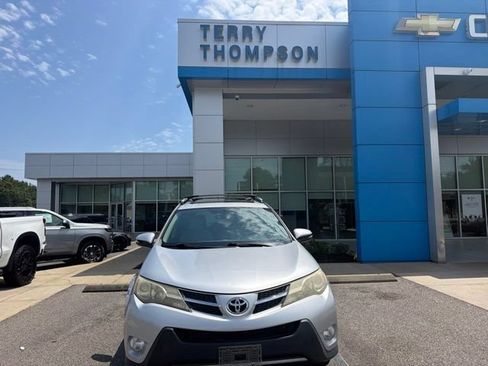 Used 2013 Toyota RAV4 XLE FWD image 2