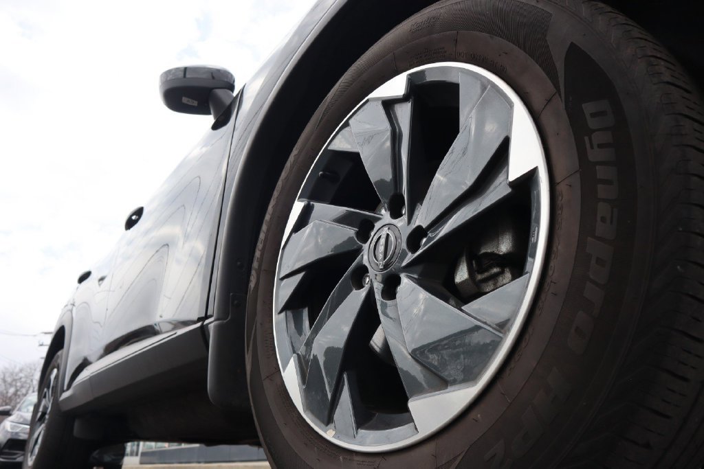 Certified 2025 Nissan Rogue SV AWD/4WD image 11