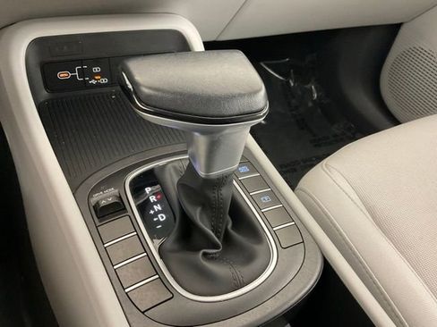 Used 2025 Hyundai Kona SEL image 19