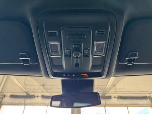 Used 2023 Chevrolet Suburban Premier AWD/4WD image 22