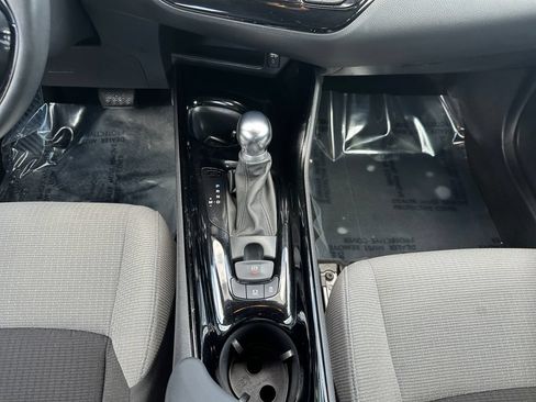 Used 2019 Toyota C-HR XLE FWD image 11