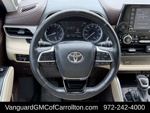 Used 2021 Toyota Highlander Limited FWD image 12