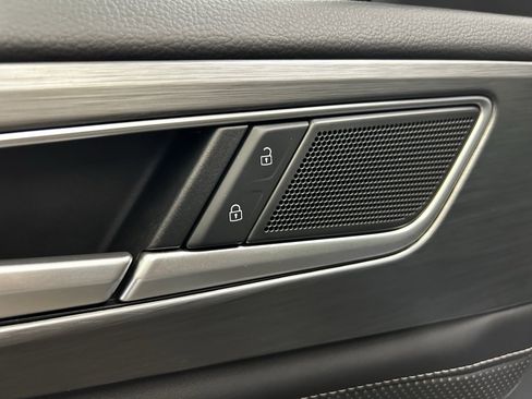 Used 2024 Volkswagen Atlas Cross Sport SE image 35