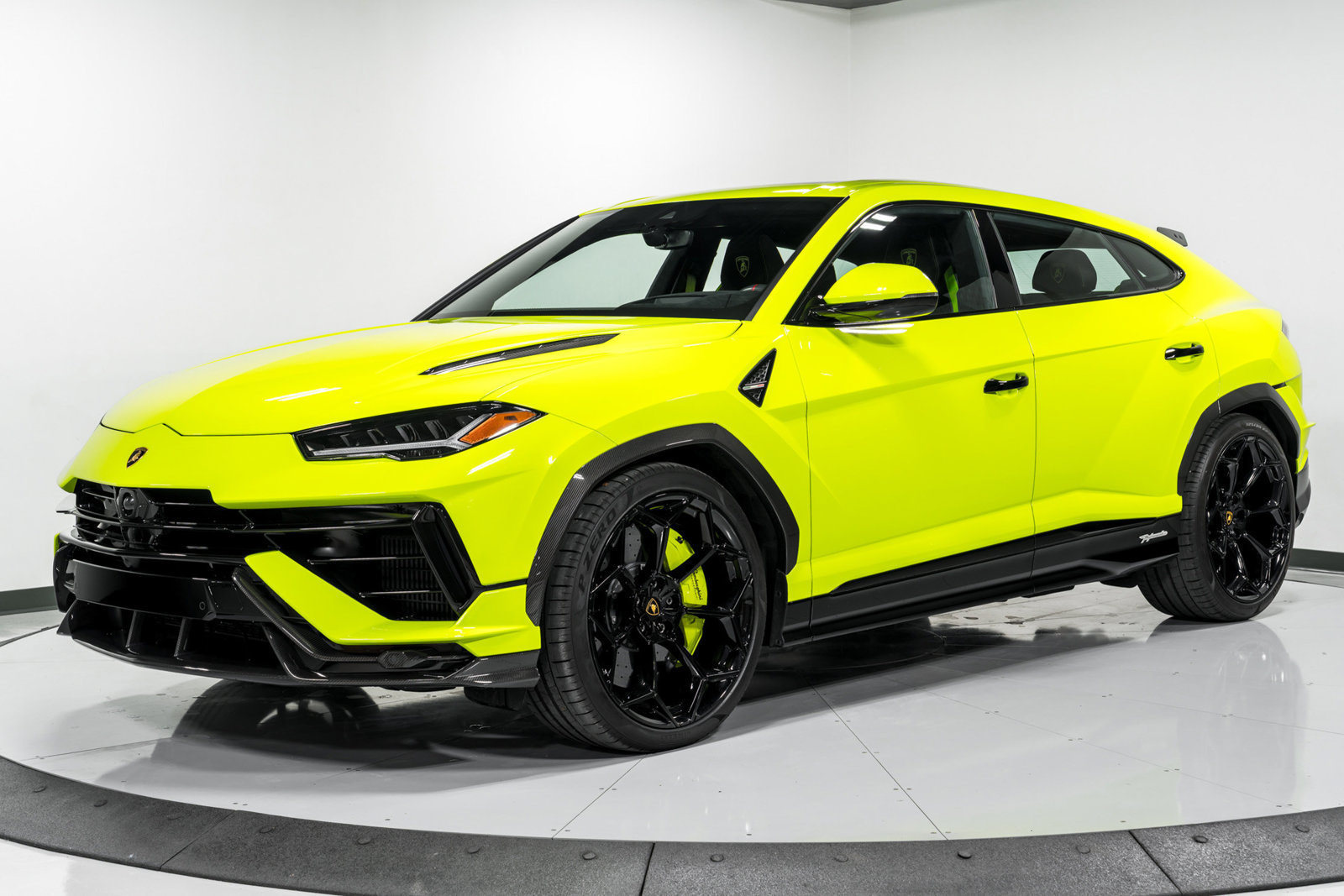 Used 2024 Lamborghini Urus Performante AWD/4WD image 8
