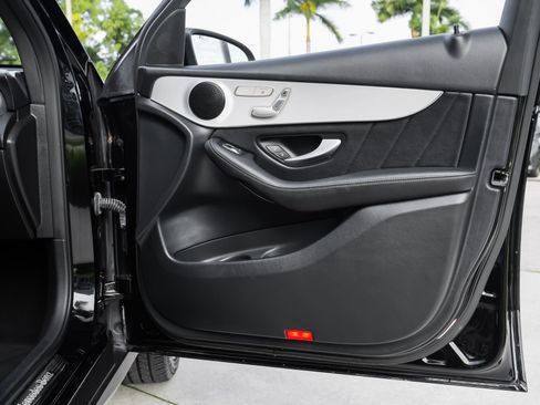 Used 2022 Mercedes-Benz GLC 300 image 40