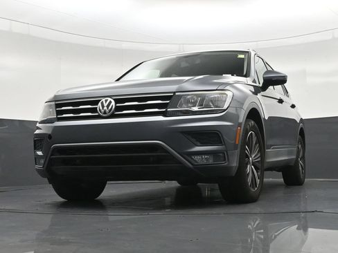 Used 2018 Volkswagen Tiguan SE w/ 18" Alloy Wheels Package FWD image 30
