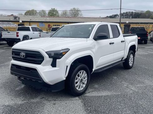Used 2024 Toyota Tacoma SR image 9