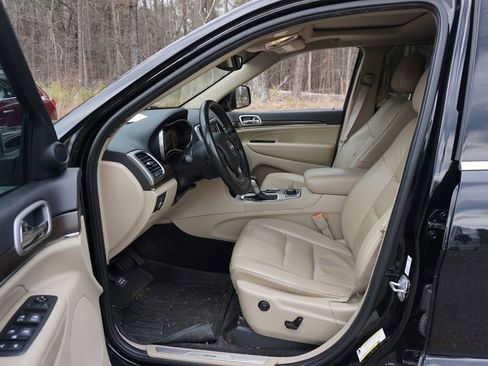 Used 2018 Jeep Grand Cherokee Limited image 2