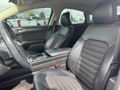 Used 2017 Ford Fusion SE w/ Equipment Group 201A image 10