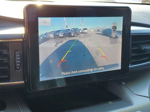 Used 2022 Ford Explorer XLT w/ Equipment Group 202A image 17