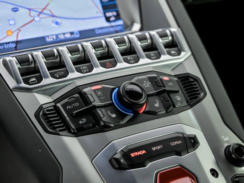 Used 2016 Lamborghini Aventador LP 700-4 image 32