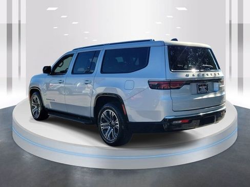 Used 2024 Jeep Wagoneer L Series II RWD image 4