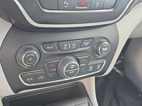 Used 2022 Jeep Cherokee Latitude Lux image 23