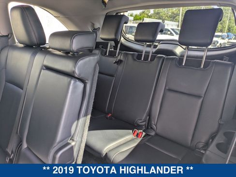 Used 2019 Toyota Highlander XLE FWD image 17