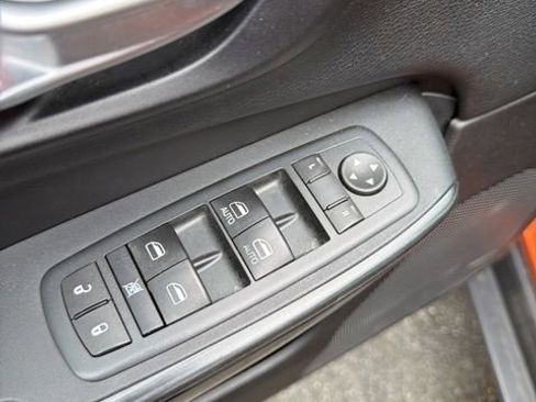 Used 2016 Jeep Cherokee Trailhawk w/ Comfort/Convenience Group AWD/4WD image 11