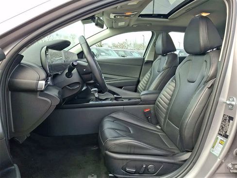 Used 2025 Hyundai Elantra Limited image 13