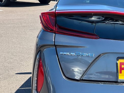 Used 2018 Toyota Prius Prime Premium image 28