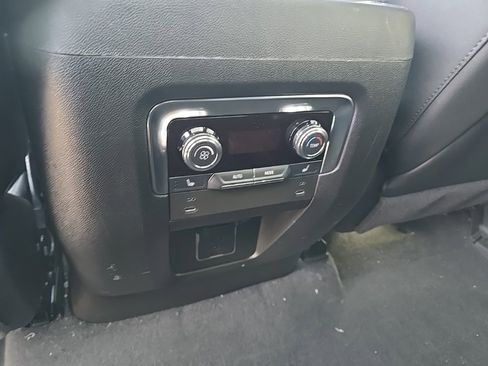 Used 2025 GMC Yukon XL AT4 w/ AT4 Premium Package image 16