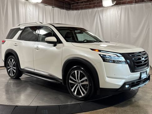 Used 2024 Nissan Pathfinder Platinum w/ Lighting Package (N93) AWD/4WD image 7
