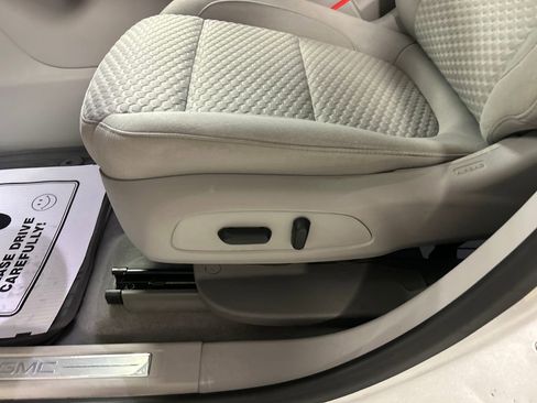 Used 2018 GMC Acadia SLE w/ Driver Alert Package I AWD/4WD image 11