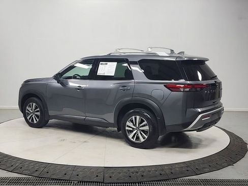 Used 2025 Nissan Pathfinder SL FWD image 5