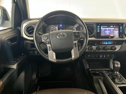 Used 2018 Toyota Tacoma Limited AWD/4WD image 31