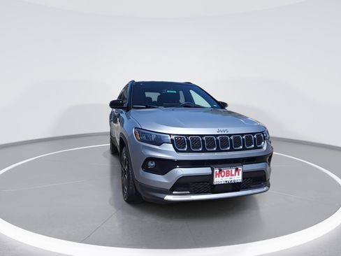 Used 2024 Jeep Compass Limited AWD/4WD image 3