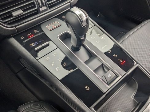 Used 2025 Porsche Macan image 21