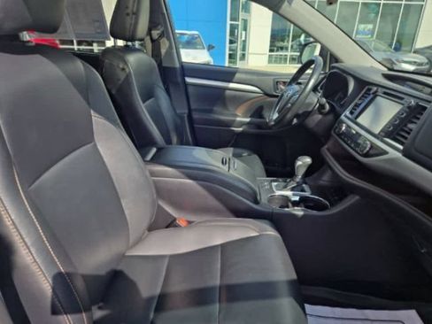 Used 2019 Toyota Highlander XLE AWD/4WD image 8