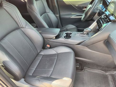 Used 2021 Toyota Venza Limited AWD/4WD image 13