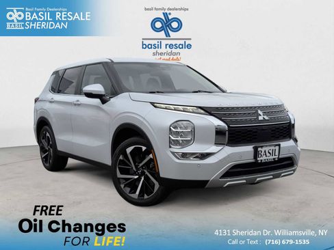 Used 2022 Mitsubishi Outlander SE image 1