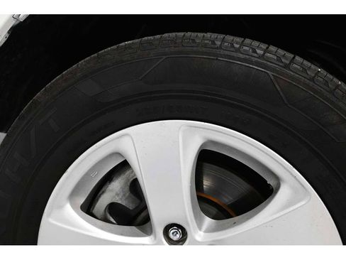 Used 2015 Toyota Sienna L image 12