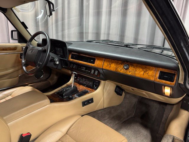 Used 1990 Jaguar XJS V12 Convertible RWD image 12