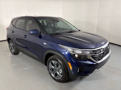 New 2026 Kia Seltos LX image 2