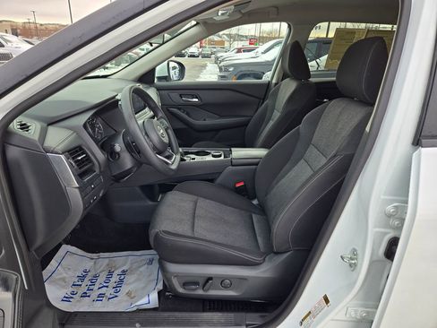 Used 2024 Nissan Rogue SV image 15